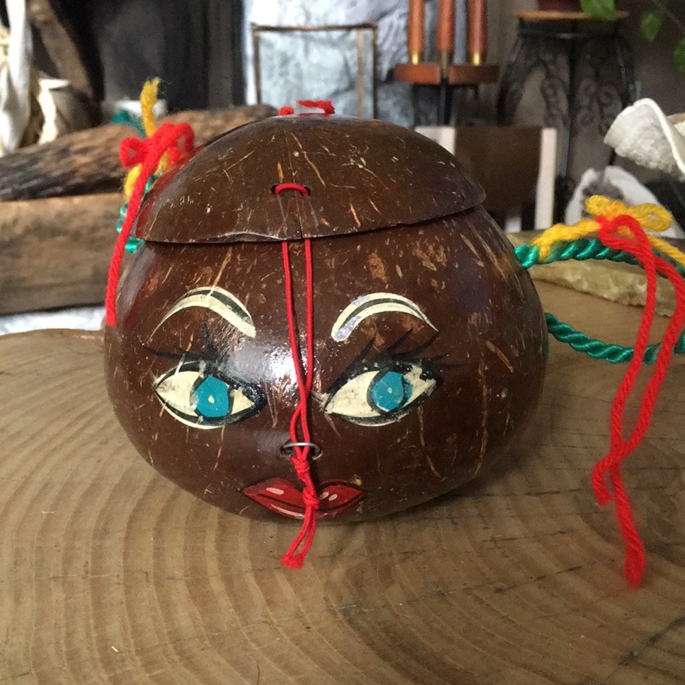 Vintage Hawaii coconut purse